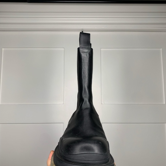 Bottega Veneta Tire Lug Leather Black Chelsea Boots - Picture 3 of 15